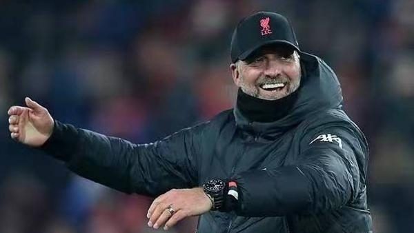 迈尼昂在加比亚社媒动态下留言，后者回复：请续约