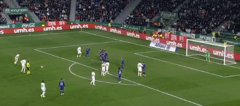 已成惯例，阿根廷足协主席赛前晒与梅西、德保罗合照