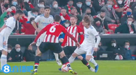 成都蓉城新掌门人徐正源续约并推动三名球员签约，球队迅速崛起，有望争冠。